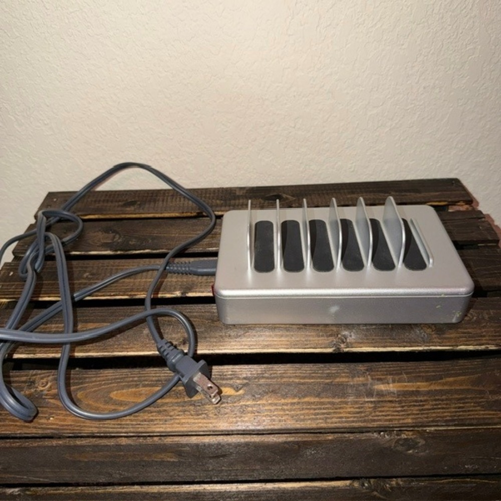 Silver 6 Port USB Charging Station Dock Organizer for Multiple Devices Hub
